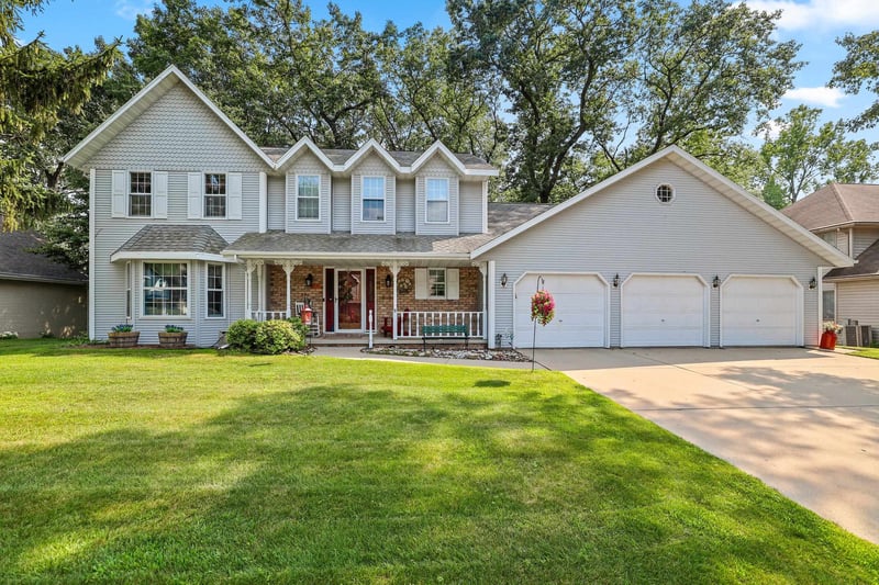 2495 Shady Oak Dr, Green Bay, WI 54304
