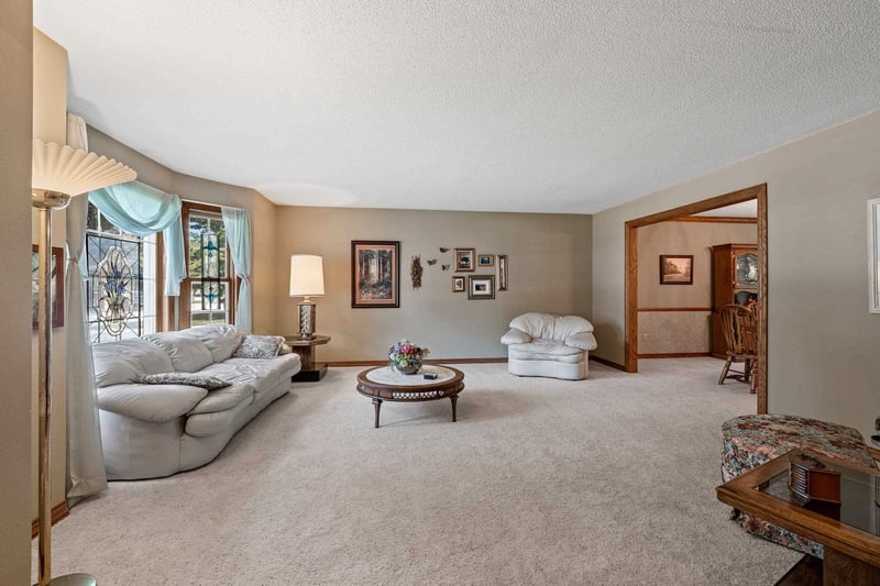 2495 Shady Oak Dr, Green Bay, WI 54304