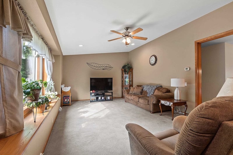 W5065 Rainbow Cir, Shawano, WI 54166