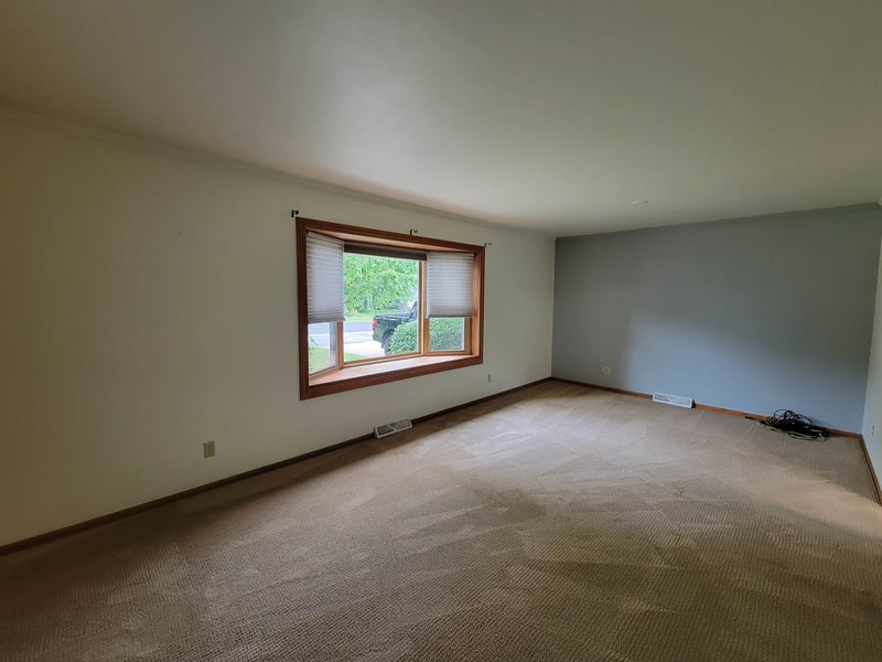 1004 Honey Creek Rd, Oshkosh, WI 54904-9322