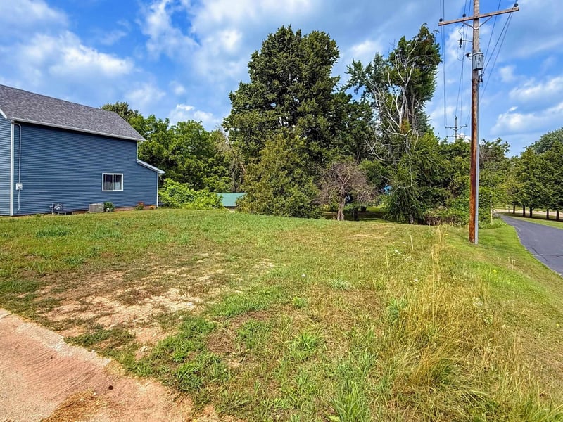 305 E Armstrong St, Gillett, WI 54124