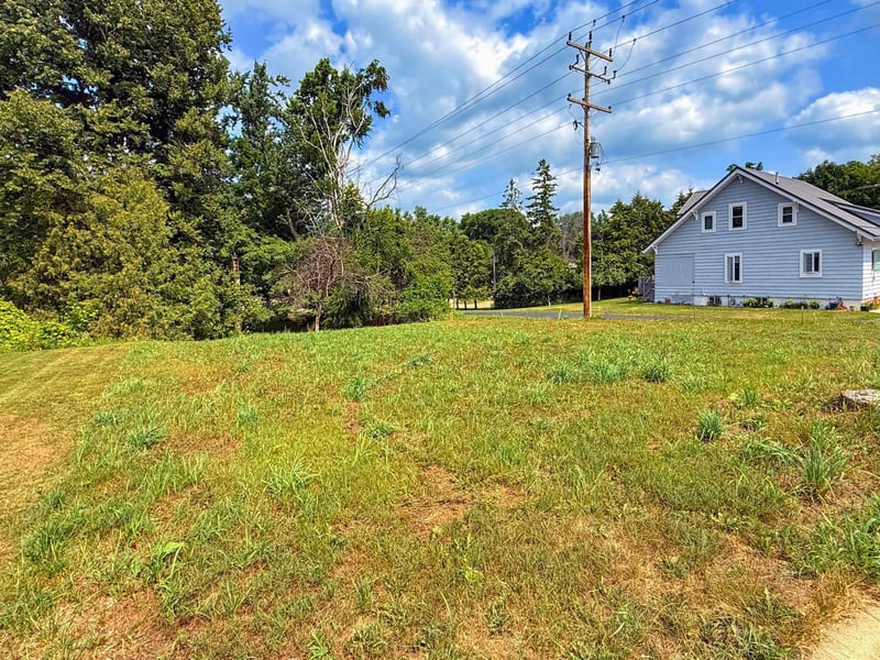 305 E Armstrong St, Gillett, WI 54124