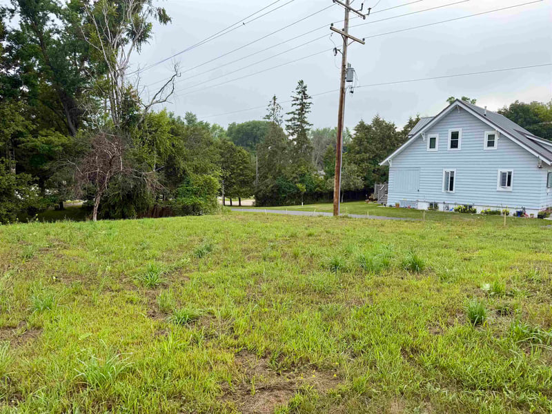 305 Armstrong St, Gillett, WI 54124