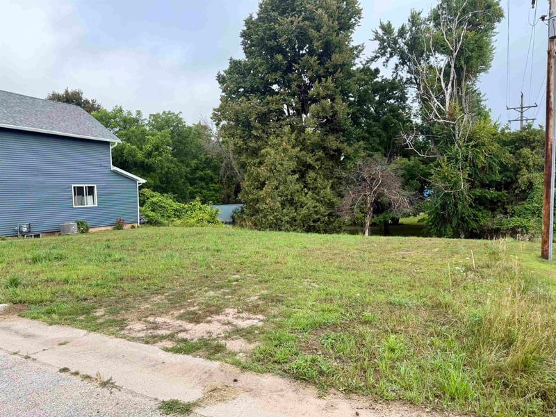 305 Armstrong St, Gillett, WI 54124
