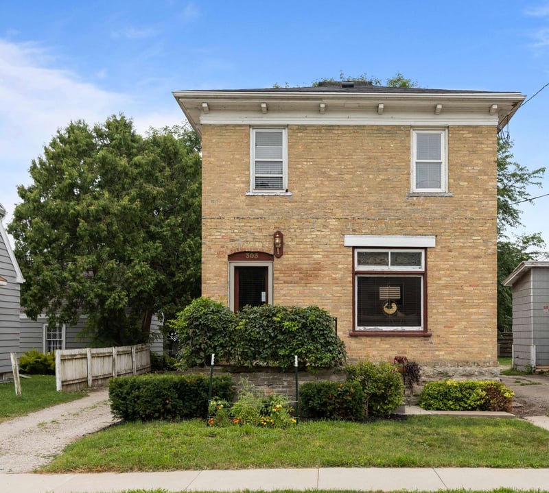 303 Parkway Ave, Oshkosh, WI 54901