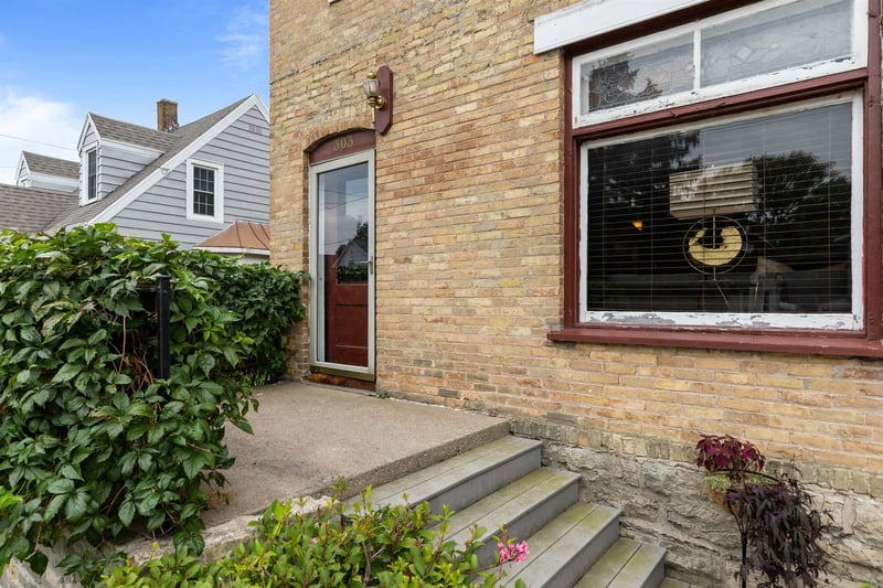 303 Parkway Ave, Oshkosh, WI 54901