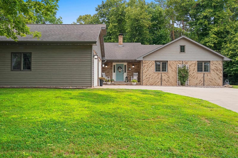 915 La Count Rd, Green Bay, WI 54313