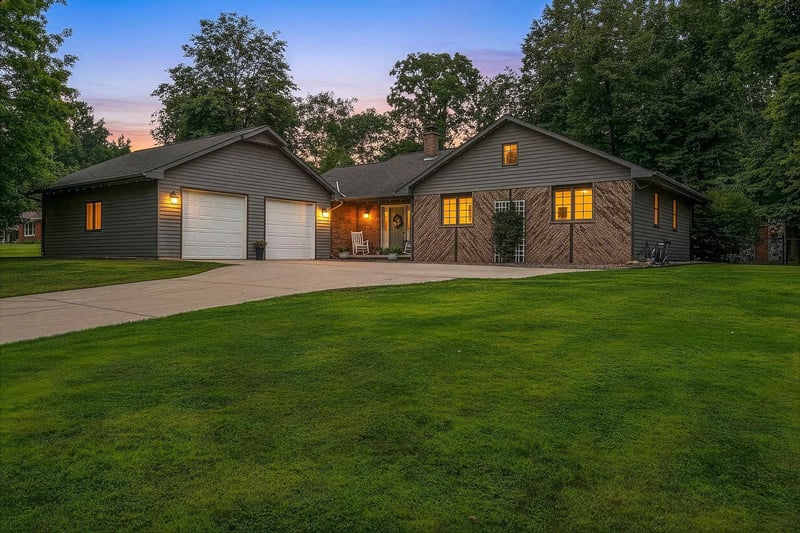 915 La Count Rd, Green Bay, WI 54313