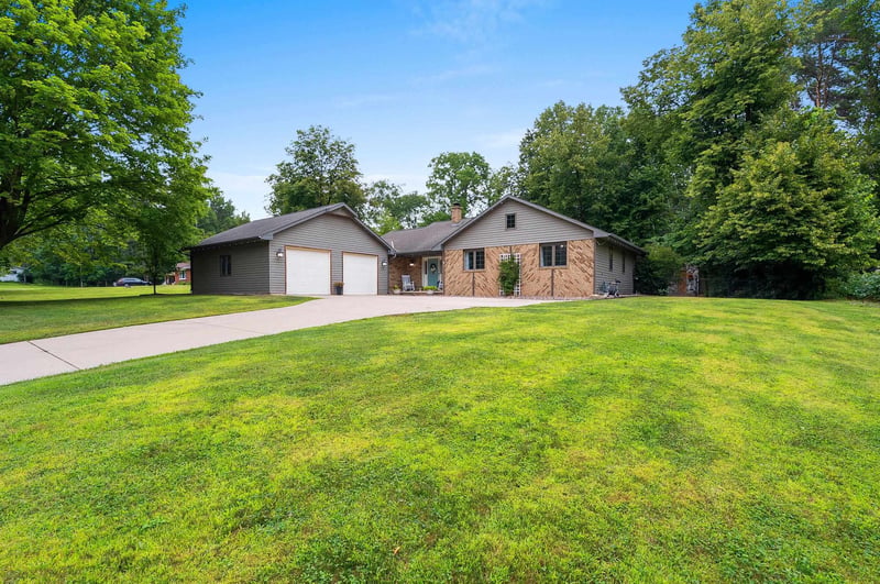 915 La Count Rd, Green Bay, WI 54313