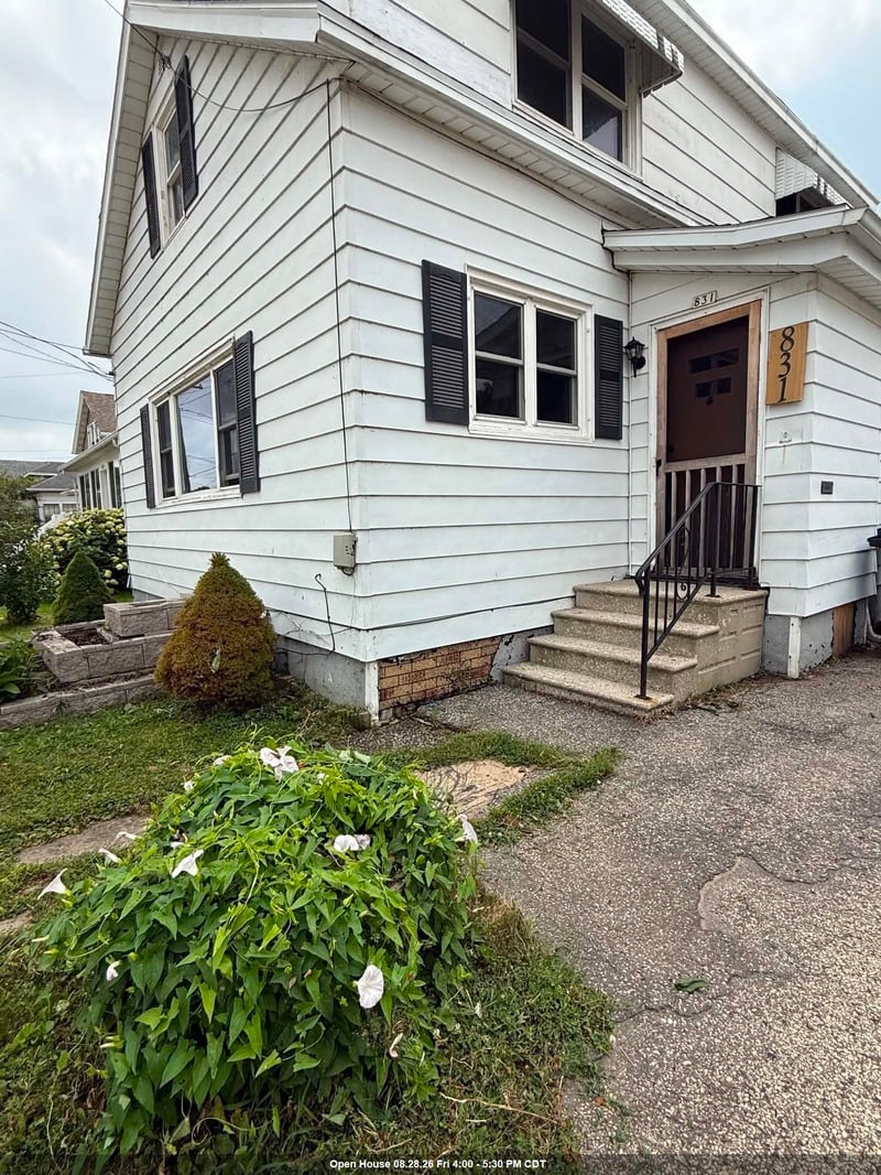 831 Winnebago Ave, Oshkosh, WI 54901