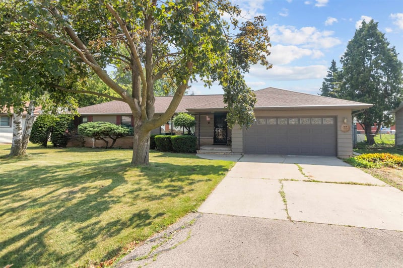 1187 Loretta Ave, Menasha, WI 54952