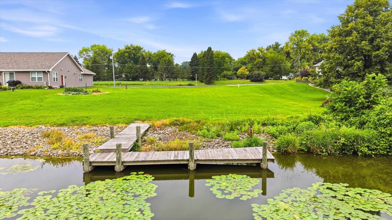5280 Channel View Dr, Oshkosh, WI 54901-1320