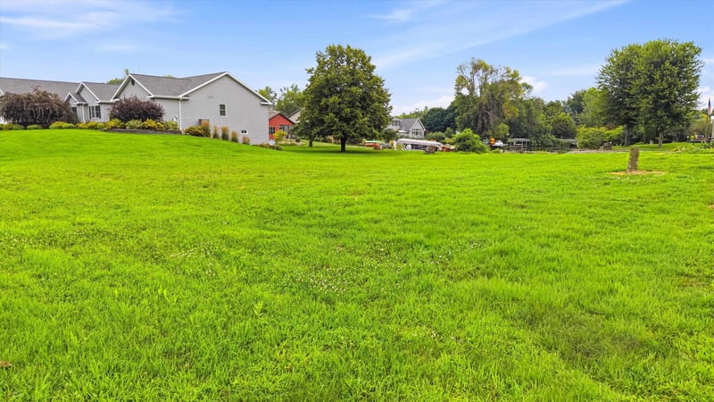 5280 Channel View Dr, Oshkosh, WI 54901-1320