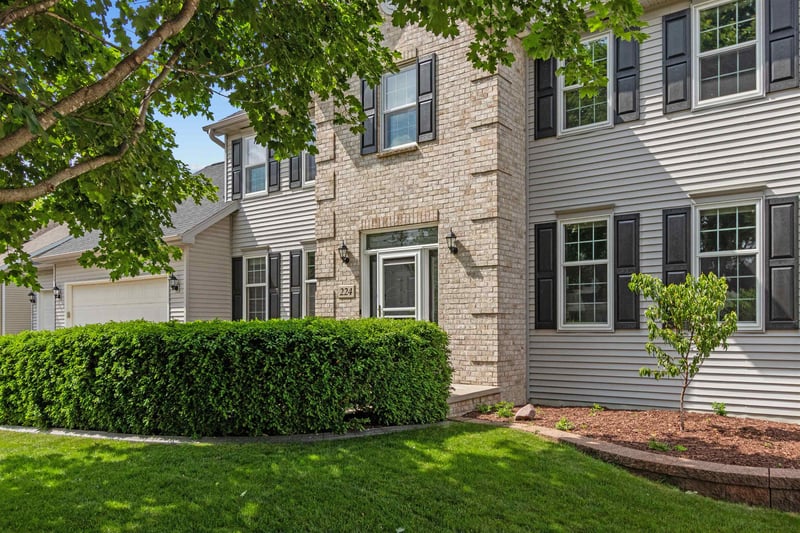 224 Carrington Ln, Appleton, WI 54913
