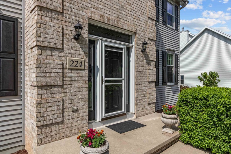 224 Carrington Ln, Appleton, WI 54913