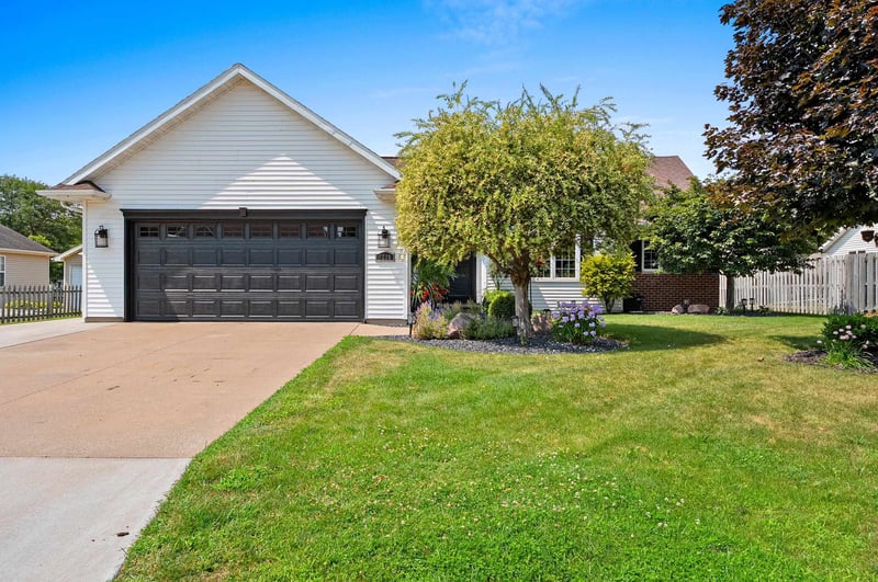1220 Stillmeadow Ln, Menasha, WI 54952