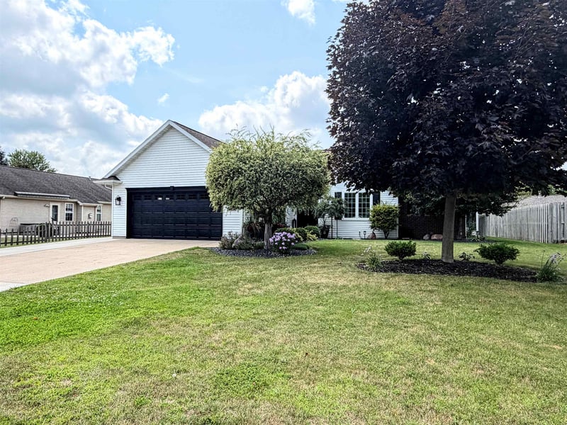 1220 Stillmeadow Ln, Menasha, WI 54952