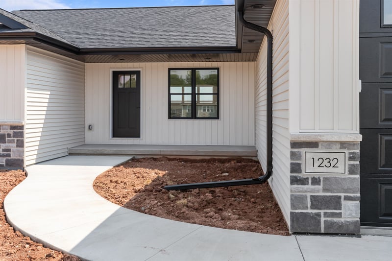 1232 Kensington Dr, Appleton, WI 54915