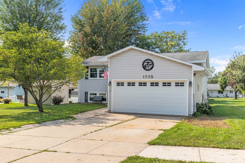1725 Lawe St, Kaukauna, WI 54130