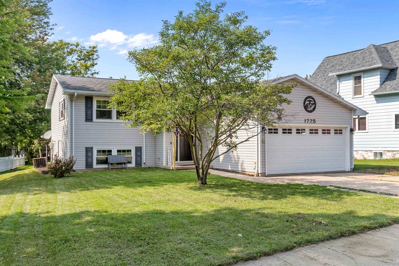 1725 Lawe St, Kaukauna, WI 54130