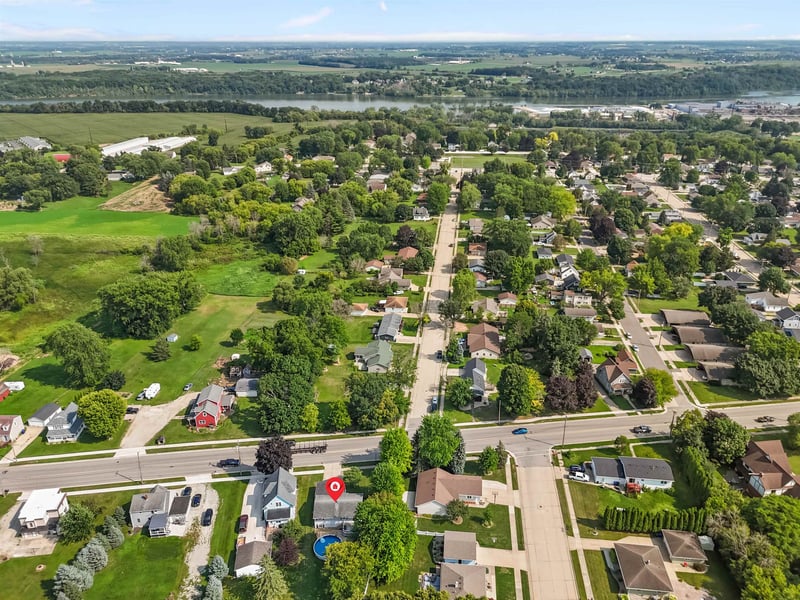 1725 Lawe St, Kaukauna, WI 54130
