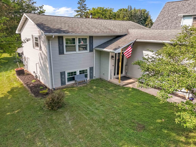 1725 Lawe St, Kaukauna, WI 54130