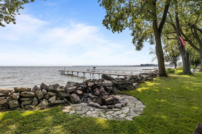 1823 Brighton Beach Rd, Menasha, WI 54952