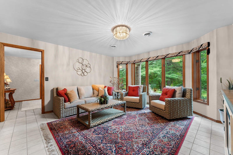 2727 Brook Hills Dr, Suamico, WI 54313-7976