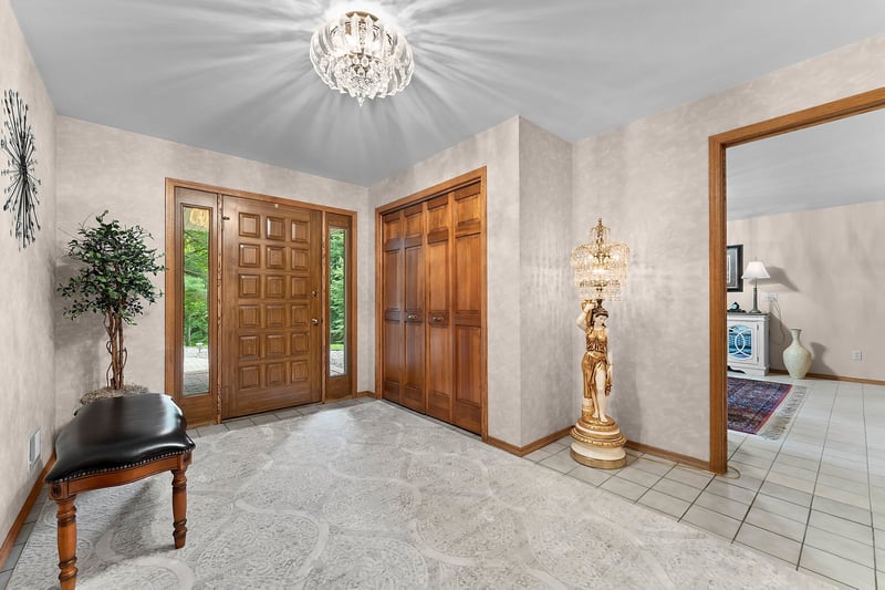 2727 Brook Hills Dr, Suamico, WI 54313-7976