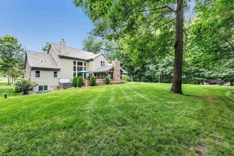 4408 Forest Ridge Dr, Suamico, WI 54313-8557