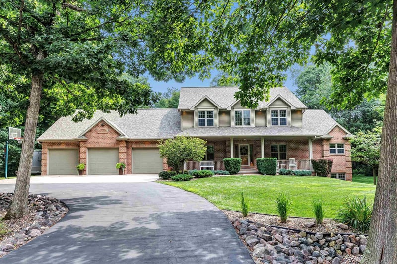4408 Forest Ridge Dr, Suamico, WI 54313-8557
