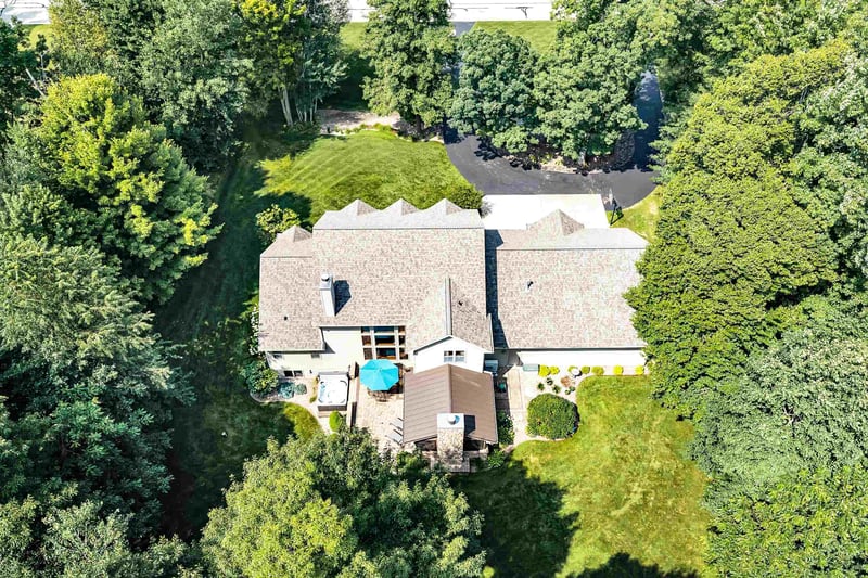 4408 Forest Ridge Dr, Suamico, WI 54313-8557