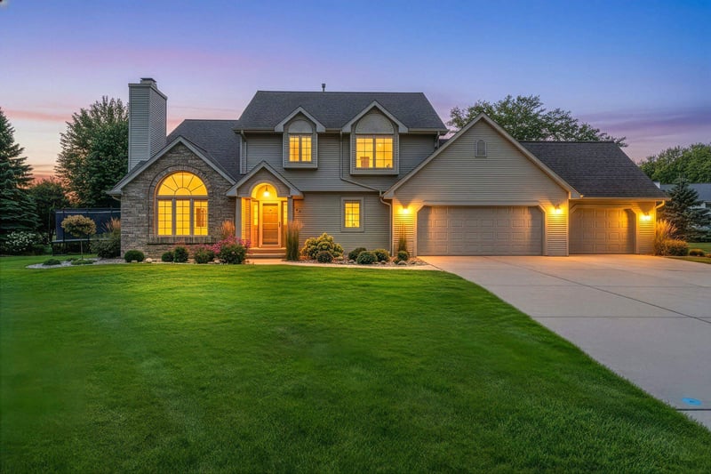 856 Atlantis Ct, Green Bay, WI 54313-7387