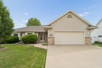 2630 Hearthstone Dr, Oshkosh, WI 54901