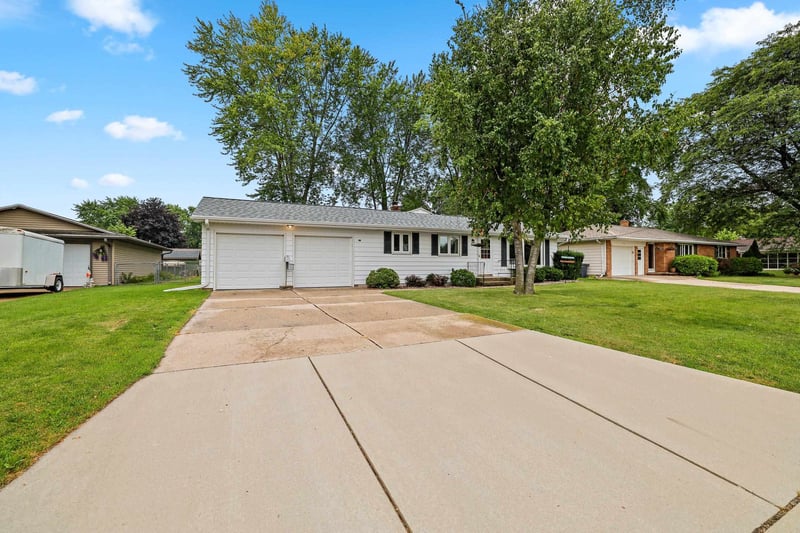 524 St Joseph St, Green Bay, WI 54301-2246