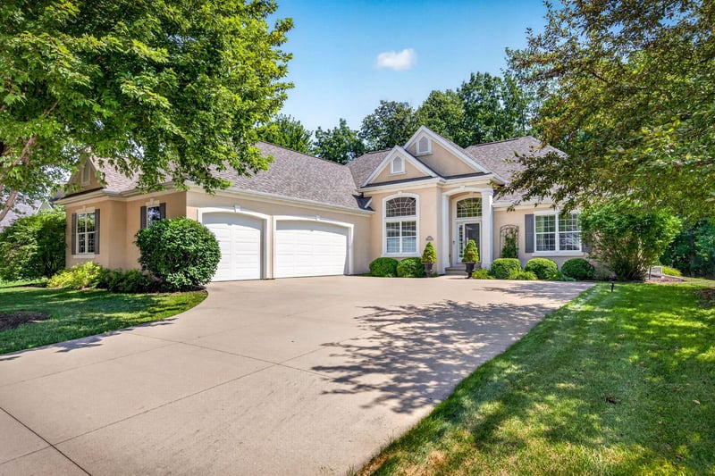 1568 Kingswood Dr, Neenah, WI 54956