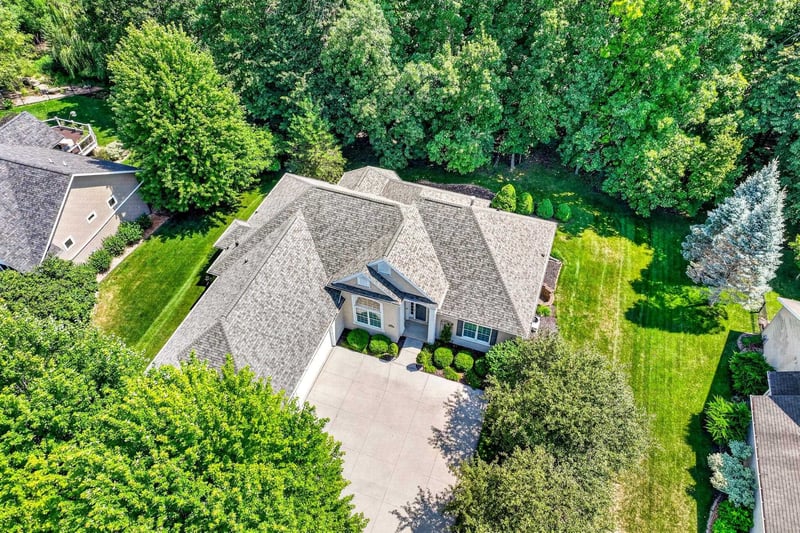 1568 Kingswood Dr, Neenah, WI 54956