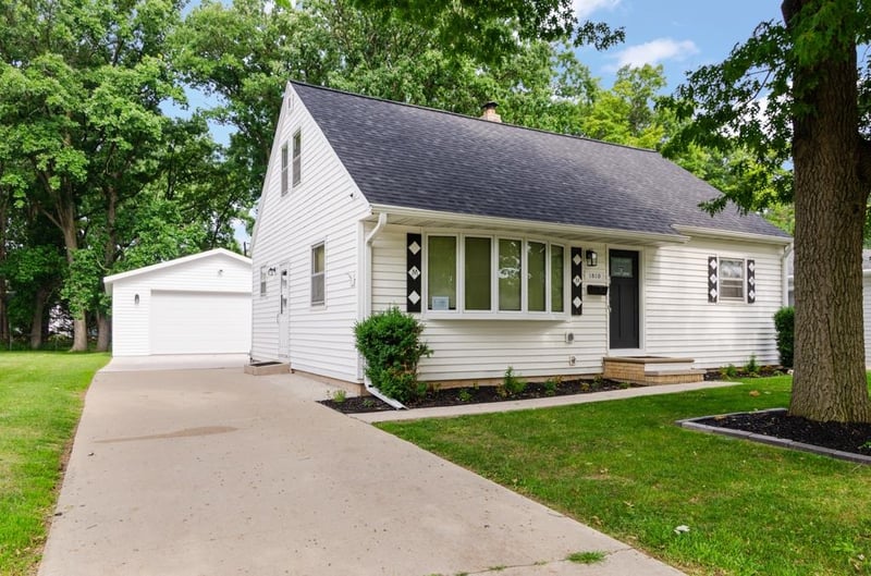 1810 14th Ave, Green Bay, WI 54304-3724