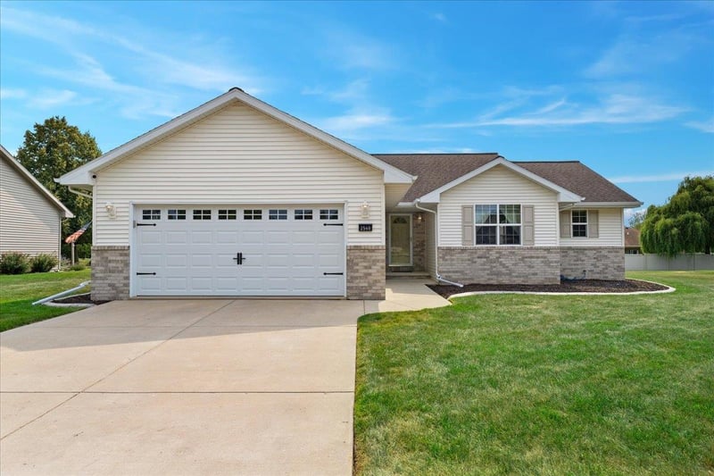 2540 Manitowoc Rd, Green Bay, WI 54311