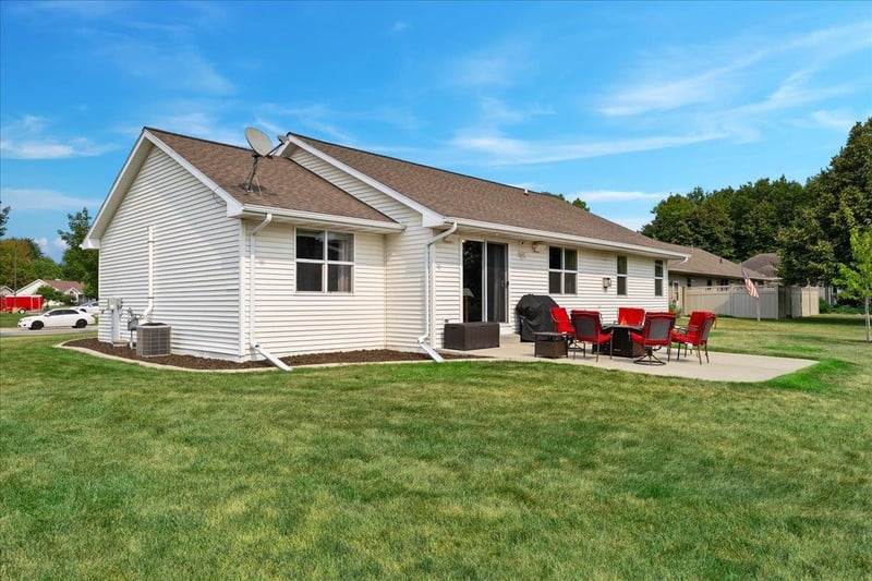 2540 Manitowoc Rd, Green Bay, WI 54311