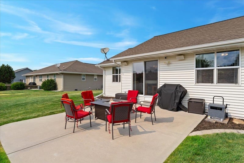 2540 Manitowoc Rd, Green Bay, WI 54311