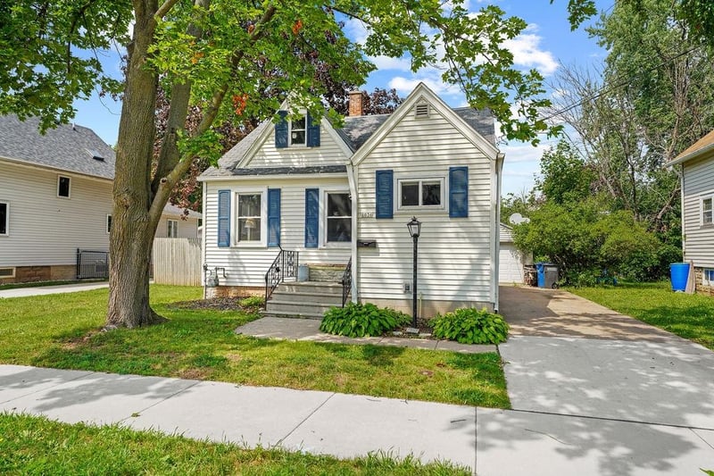 1036 Tyler Ave, Oshkosh, WI 54902