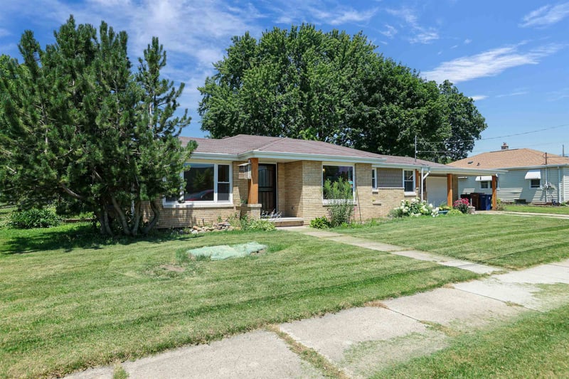 428 8th St, Menasha, WI 54952