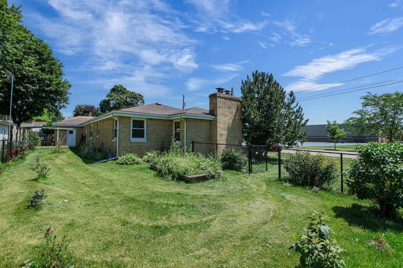 428 8th St, Menasha, WI 54952
