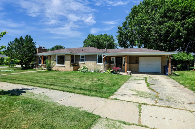 428 8th St, Menasha, WI 54952