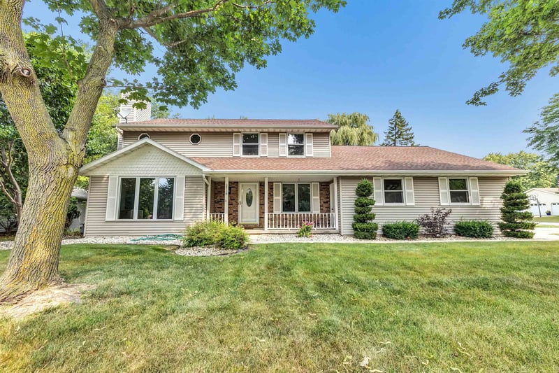 2719 Woodland Hills Ct, Green Bay, WI 54311