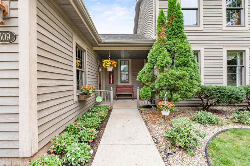 609 Scarlet Oak Ct, Appleton, WI 54915-4512