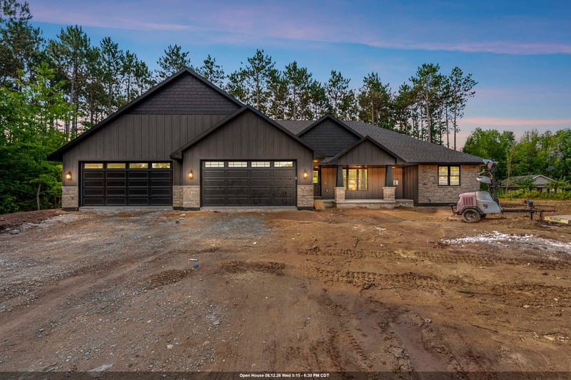 3141 High Country Ct, Suamico, WI 54313