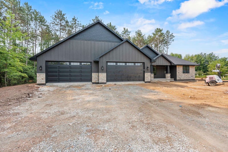 3141 High Country Ct, Suamico, WI 54313