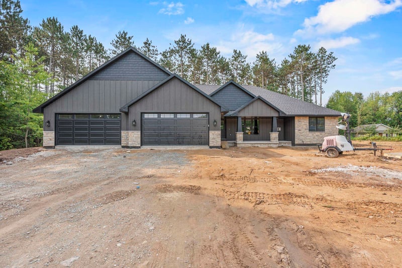 3141 High Country Ct, Suamico, WI 54313